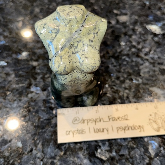 Goddess/Femme Form - Green Serpentine 5.25” - Picture 9 of 9